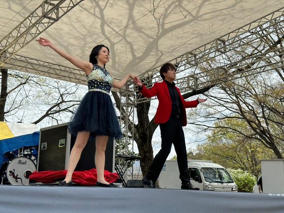 野外ステージでのイリュージョンショー
